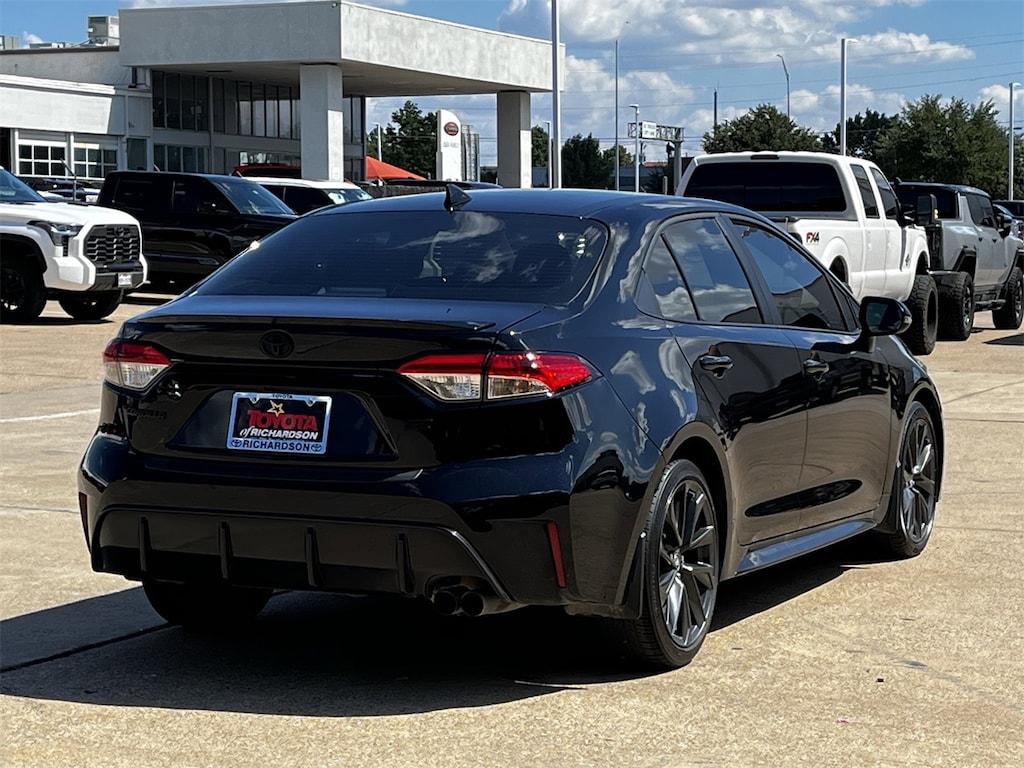 Used 2025 Toyota Corolla SE w/18-in Alloy w/Graphite-Colored Finish Sedan