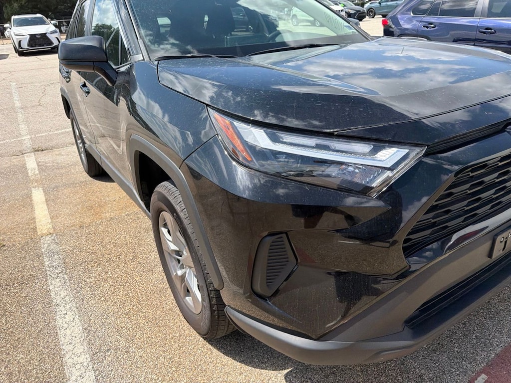 Used 2025 Toyota RAV4 Hybrid LE w/17-Inch x 7.0J Silver Aluminum Alloy SUV