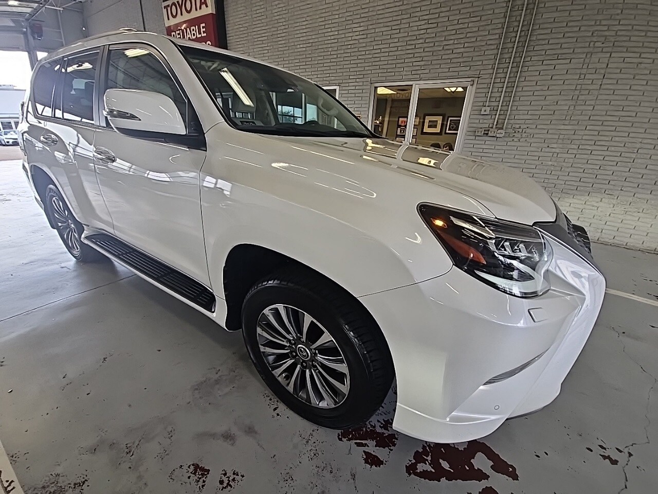 2020 Lexus GX 460 Luxury photo 3