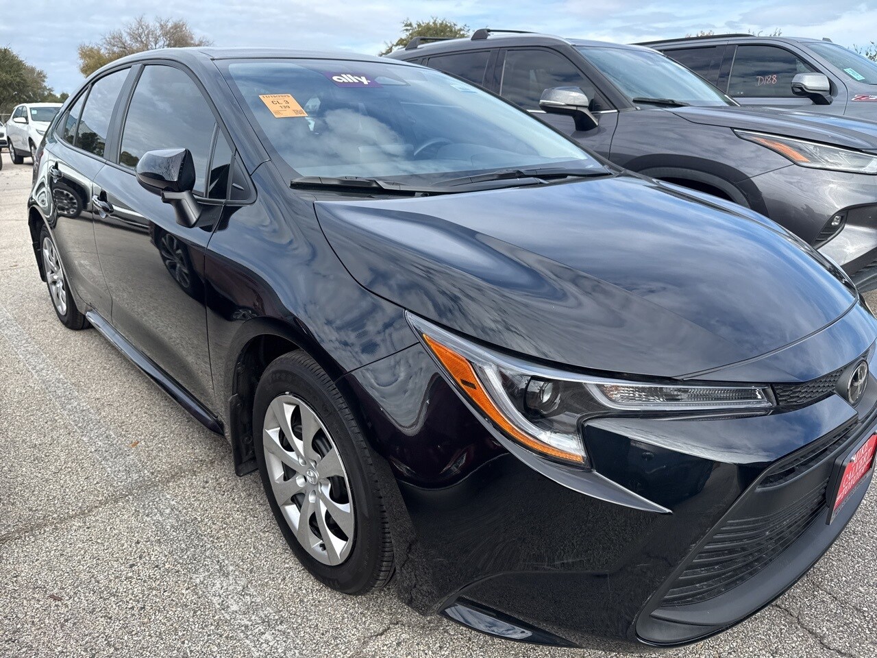 2025 Toyota Corolla LE photo 3