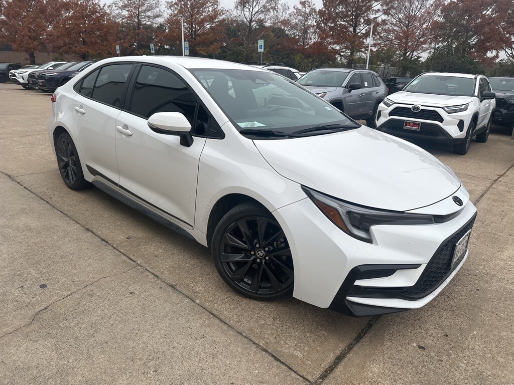 Used 2024 Toyota Corolla SE w/18-in Alloy w/Graphite-Colored Finish Sedan