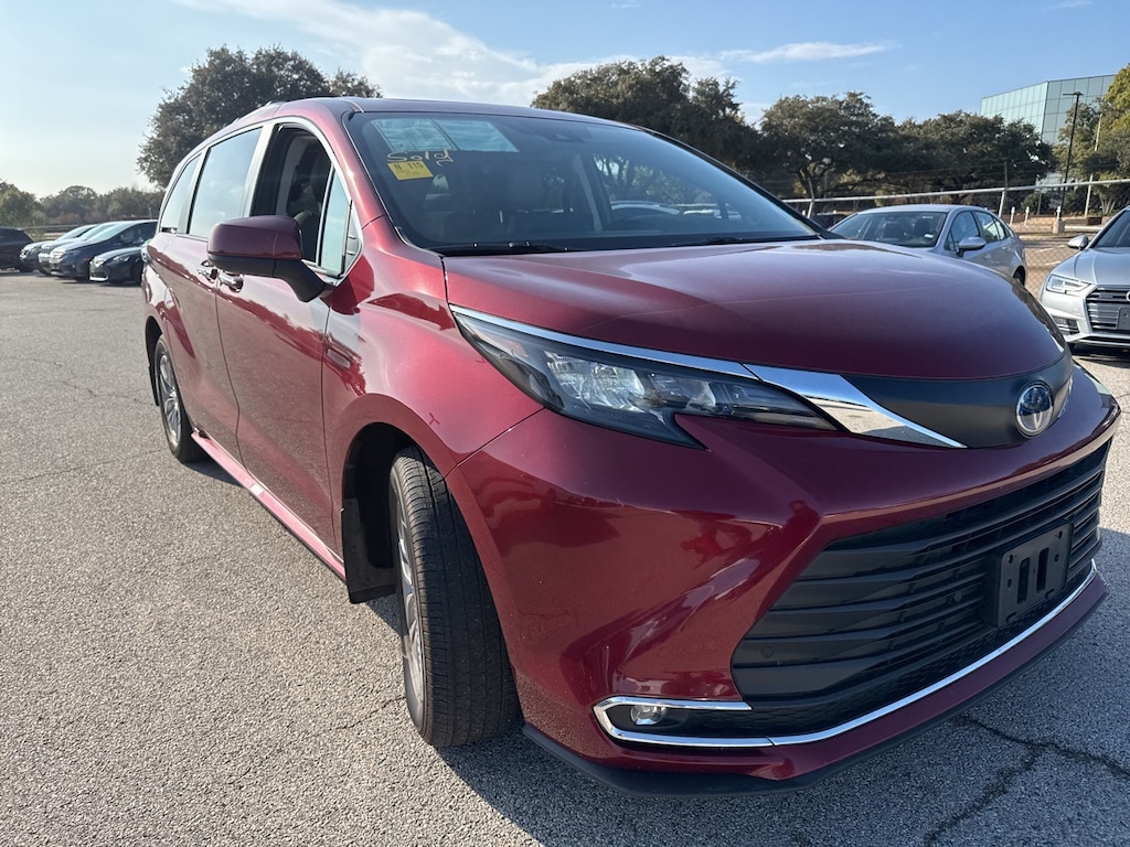 Used 2024 Toyota Sienna XLE 7 Passenger Van Passenger Van