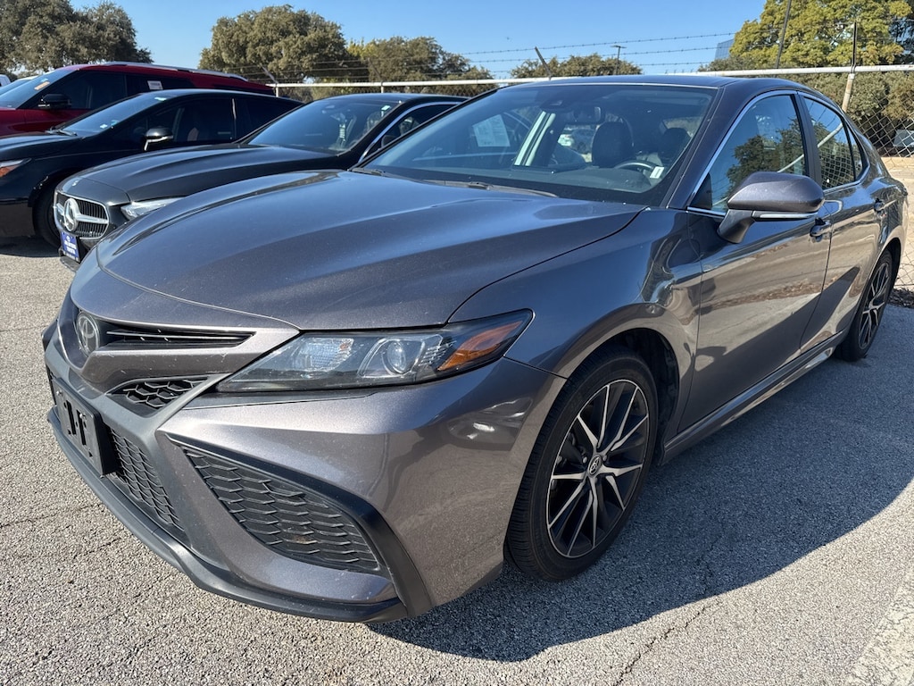Used 2024 Toyota Camry SE w/Convenience Package/18-in x 8J Alloy Wheels Sedan