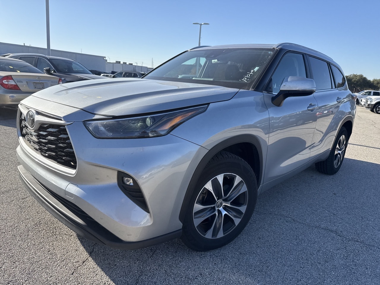2024 Toyota Highlander XLE's photo