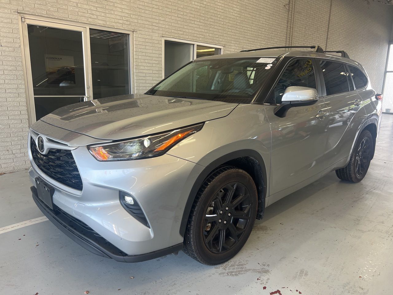 2024 Toyota Highlander LE FWD's photo