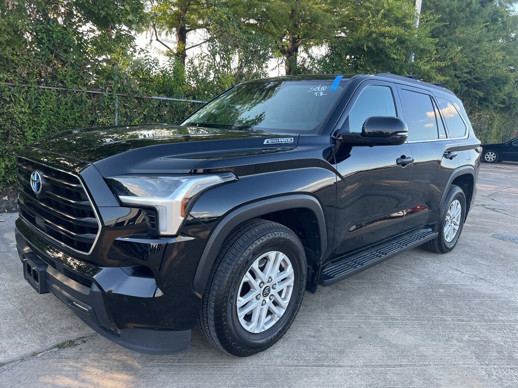 Used 2024 Toyota Sequoia SR5 Premium w/Leather/Sunroof/18-in Alloy SUV