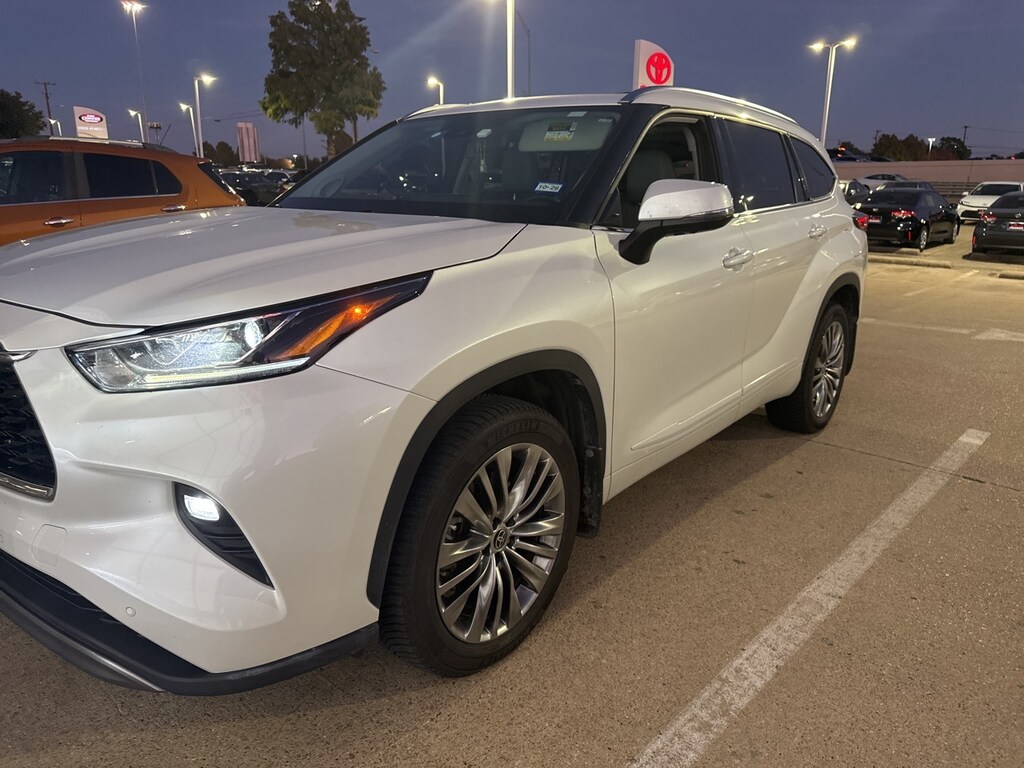 Used 2022 Toyota Highlander Platinum w/Panoramic Moonroof/HUD/Nav SUV