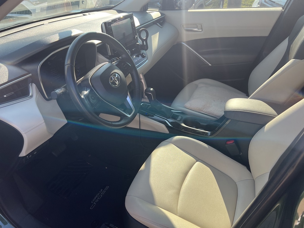 Used 2022 Toyota Corolla Cross XLE w/18-in Blk Alloy/Leather SUV
