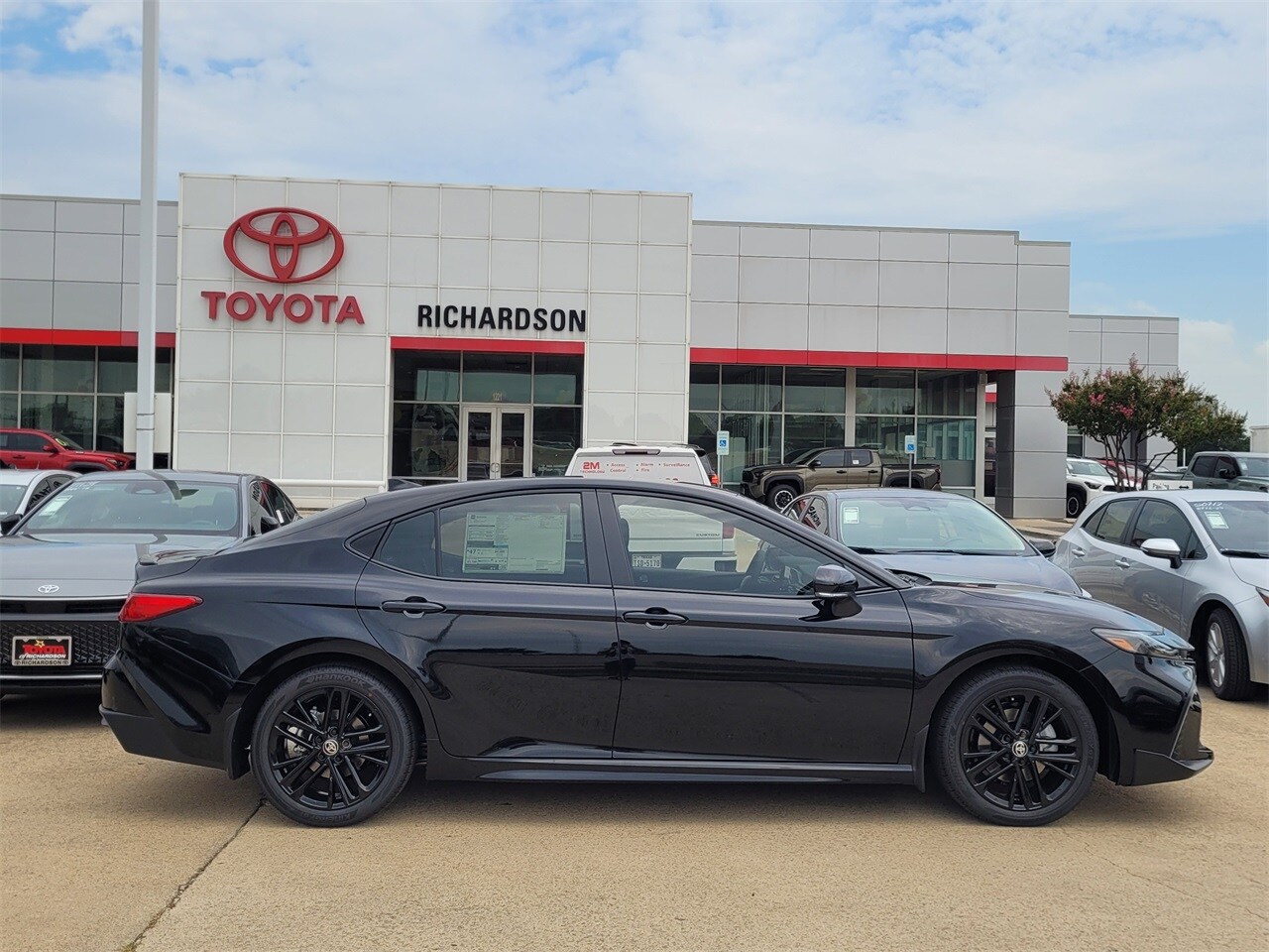 2025 Toyota Camry SE photo 2