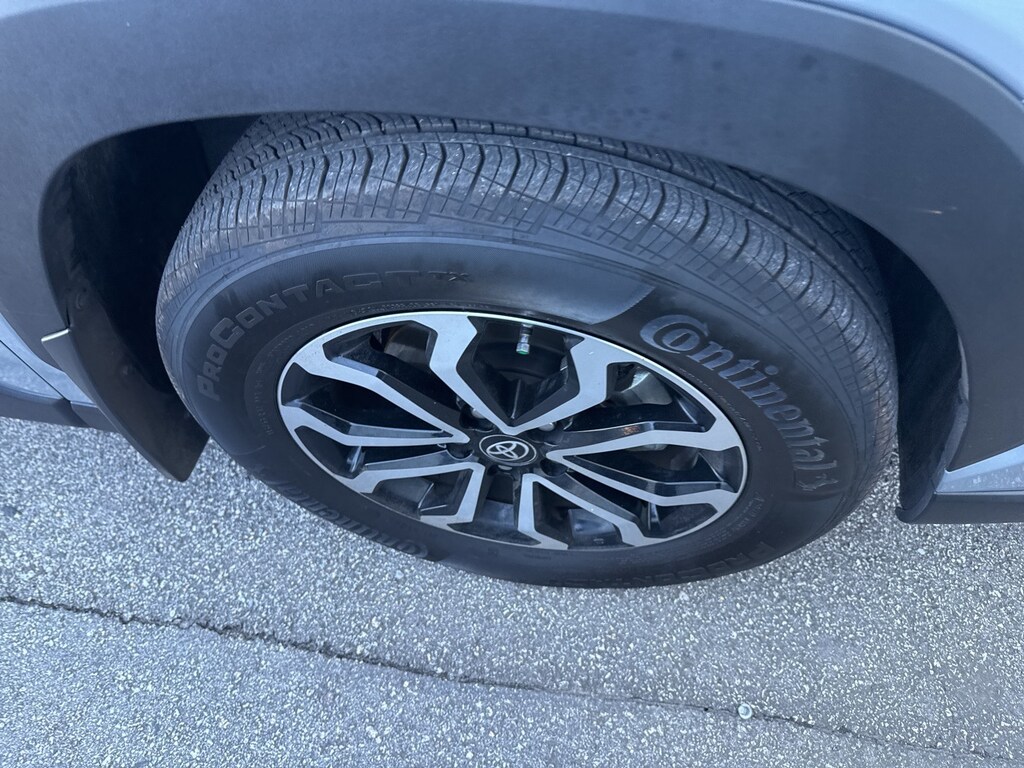 Used 2025 Toyota Corolla Cross Hybrid Hybrid SE w/Two-Tone Exterior/Moonroof SUV