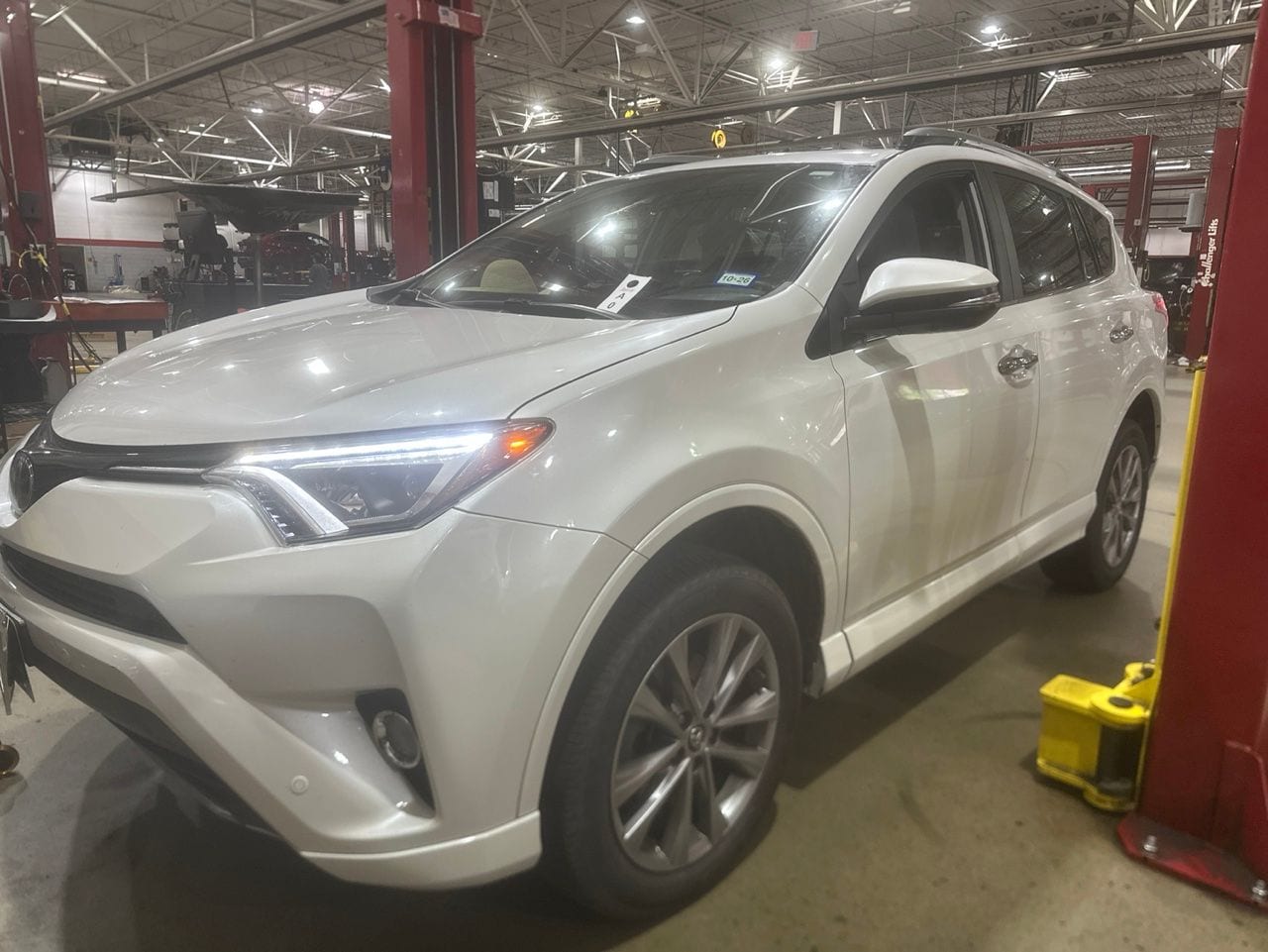 2017 Toyota RAV4 Platinum's photo