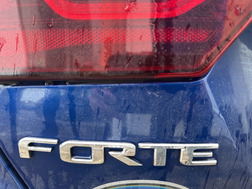 Used 2021 Kia Forte GT-Line w/Sunroof/Cloth-Leatherette Seat Trim Sedan