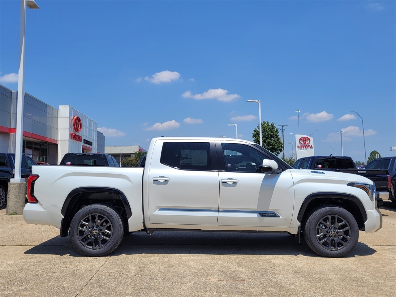 2025 Toyota Tundra Platinum CrewMax photo 3