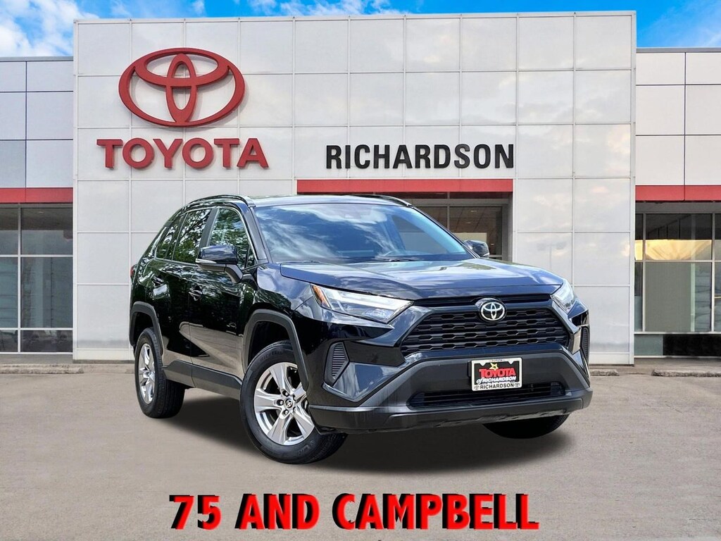 Used 2025 Toyota RAV4 XLE w/17-Inch 5-Spoke Silver Alloy SUV