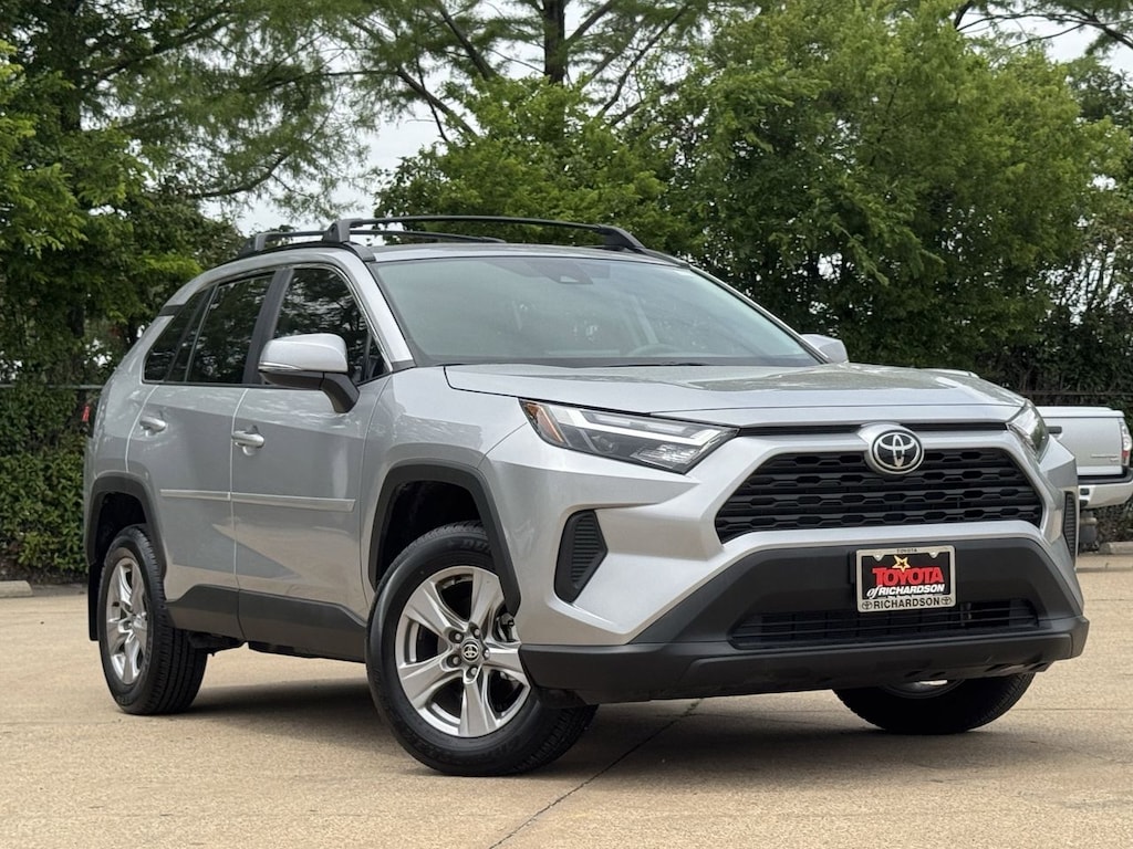 Used 2025 Toyota RAV4 XLE w/Convenience Package/Smart key/Sunroof/17-in SUV