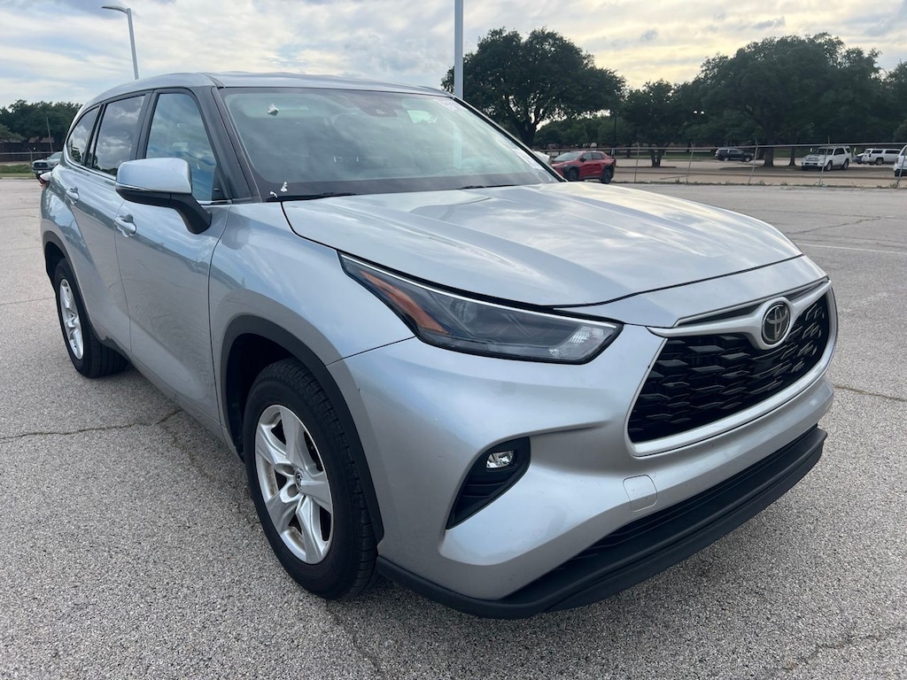 Used 2024 Toyota Highlander LE w/18-Inch Painted Alloy Wheels SUV