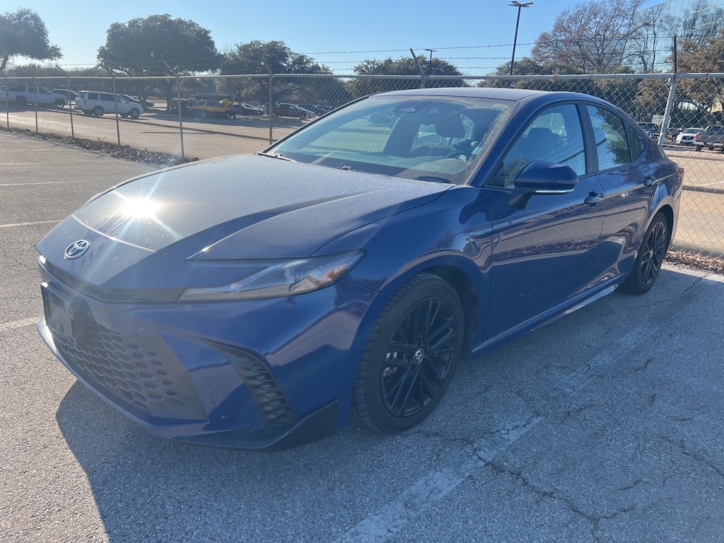 Used 2025 Toyota Camry SE w/18-in Black-Finished Alloy/8-in Multimedia Au Sedan