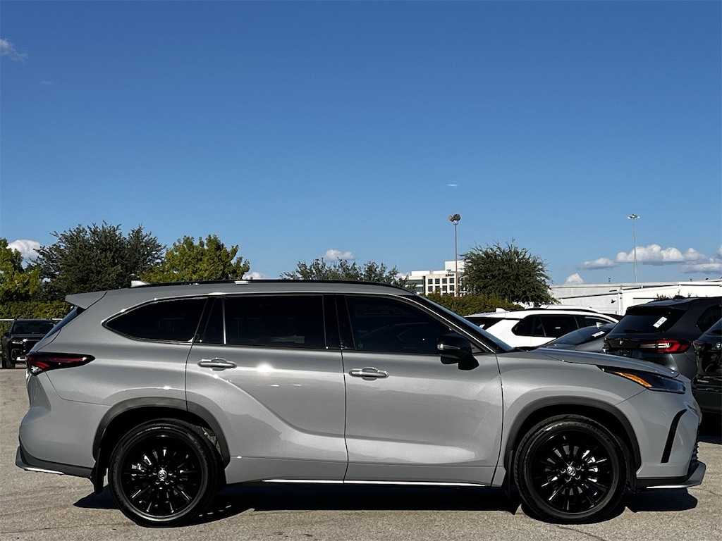 Used 2025 Toyota Highlander XSE w/Moonroof/Leather/20-in Alloy SUV