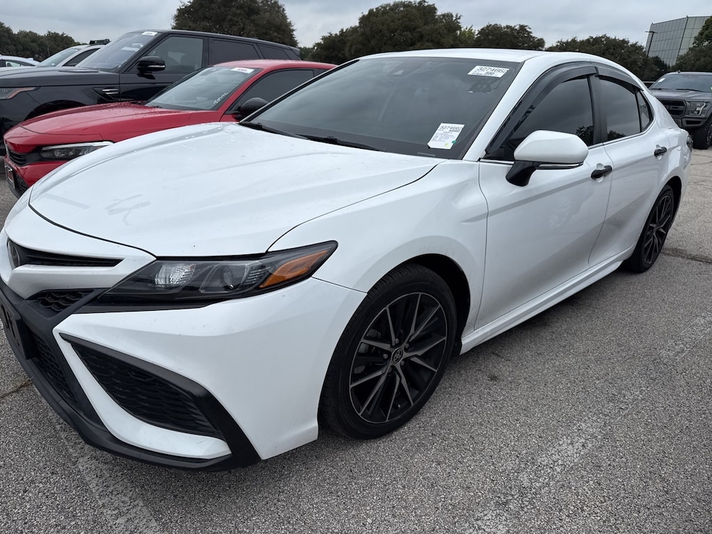 Used 2023 Toyota Camry SE w/Red Interior/18-in Alloy Wheels Sedan
