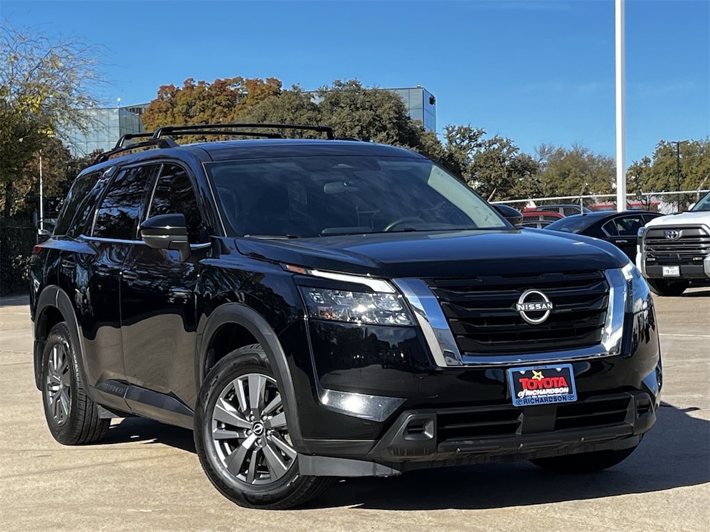 Used 2024 Nissan Pathfinder SV w/Panoramic-Moonroof/2nd-Row Captain Chairs SUV