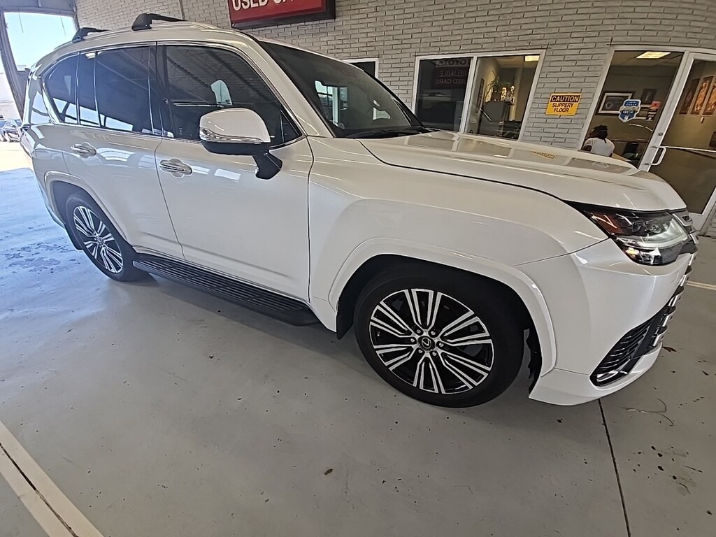 Used 2023 Lexus LX 600 600 Luxury w/11.4-in Rear-Seat Entertainment/Nav SUV
