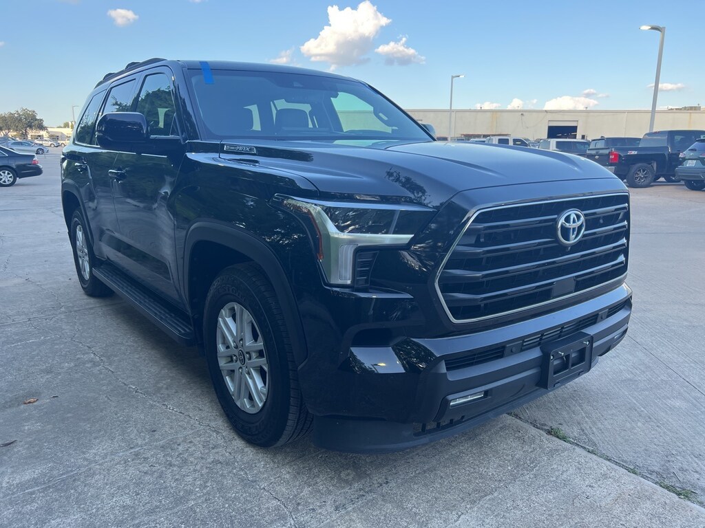 Used 2024 Toyota Sequoia SR5 Premium w/Leather/Sunroof/18-in Alloy SUV
