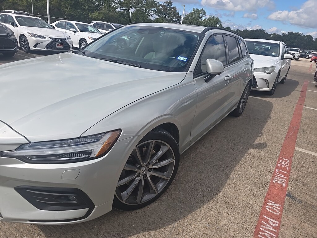 Used 2020 Volvo V60 T5 w/Sunroof/Leather/18-in Alloy Wheels Wagon
