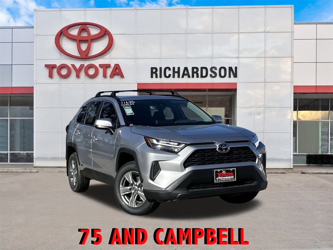 2025 Toyota RAV4 XLE's photo