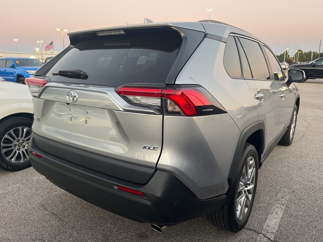2022 Toyota RAV4 XLE Premium photo 4