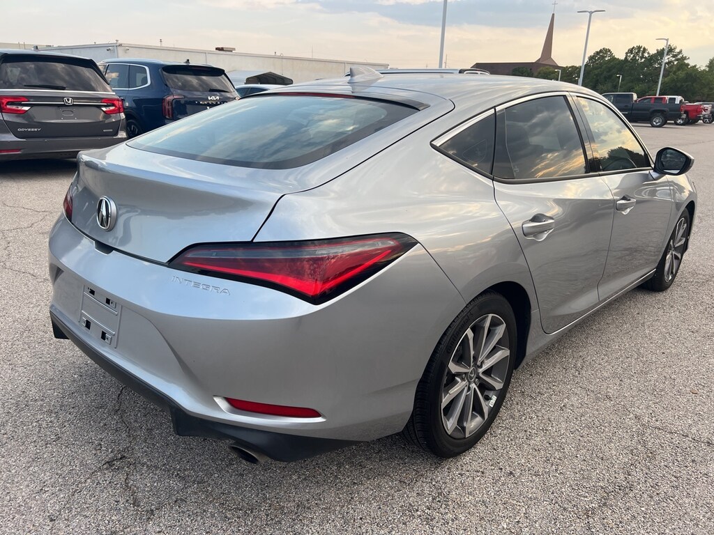 Used 2024 Acura Integra Base w/Moonroof/17-in Alloy Wheels Hatchback