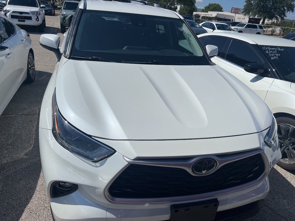 Used 2021 Toyota Highlander LE w/18-Inch Painted Alloy Wheels SUV