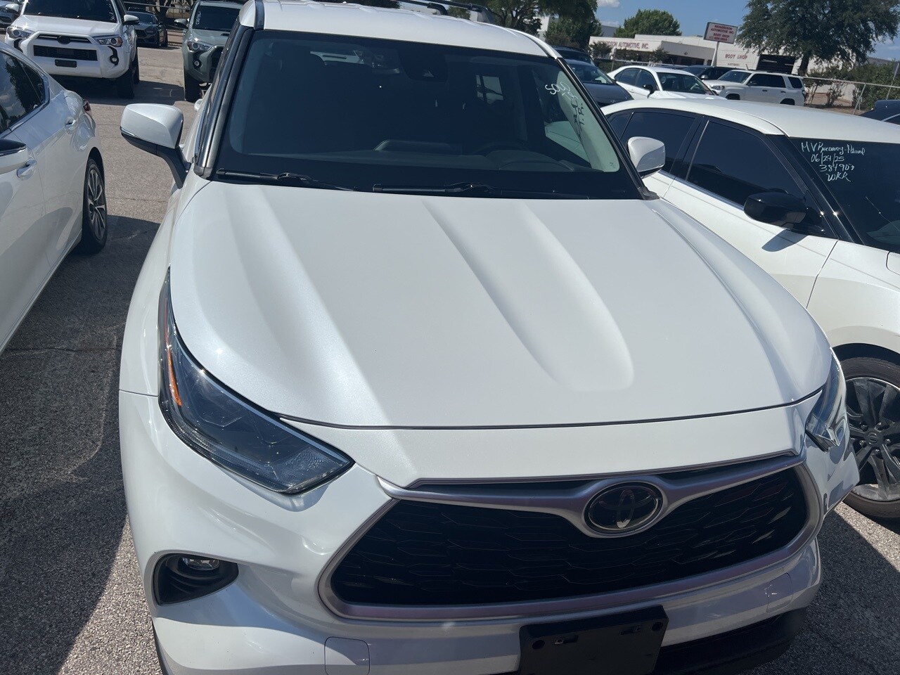 2021 Toyota Highlander LE Plus photo 2