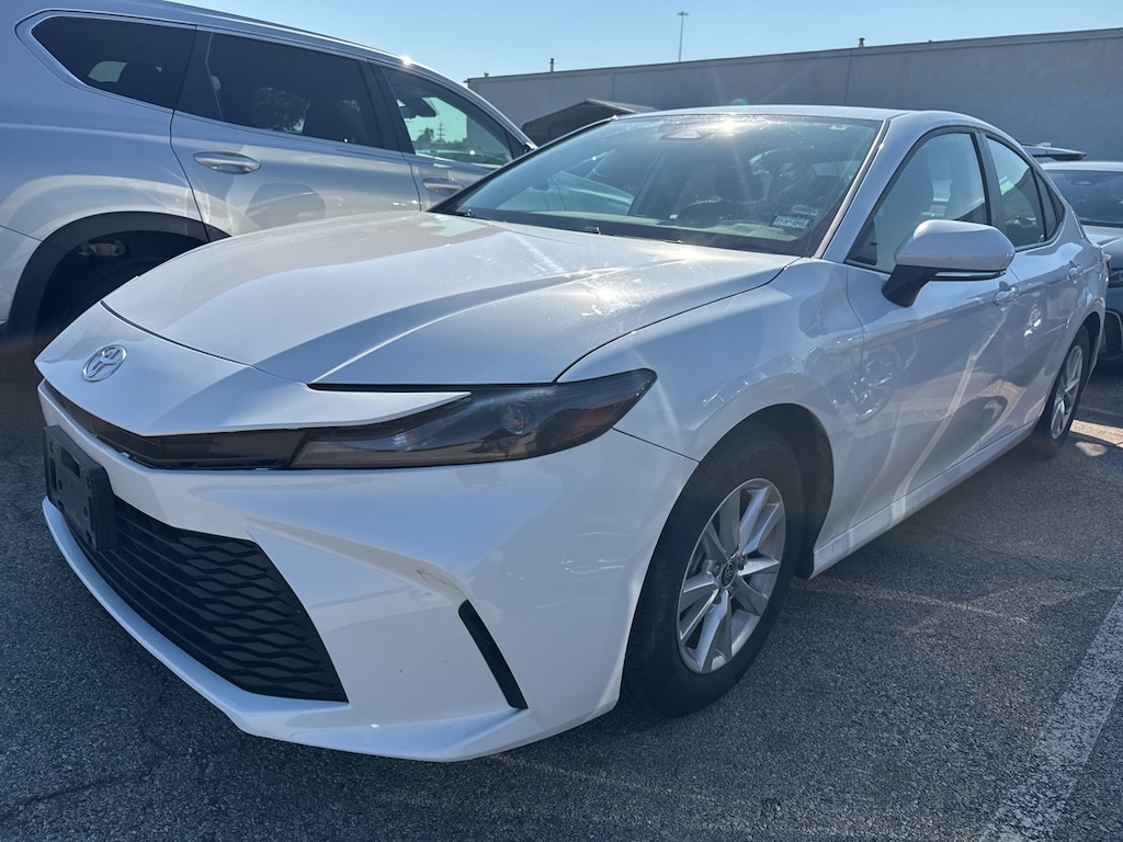 Used 2025 Toyota Camry LE w/16-Inch Silver-Finished Alloy Sedan