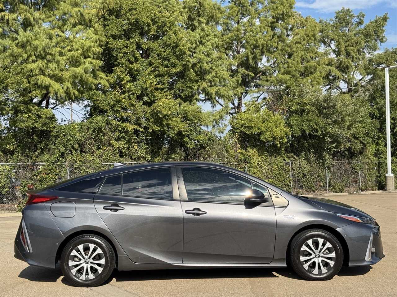 2021 Toyota Prius Prime Limited photo 4