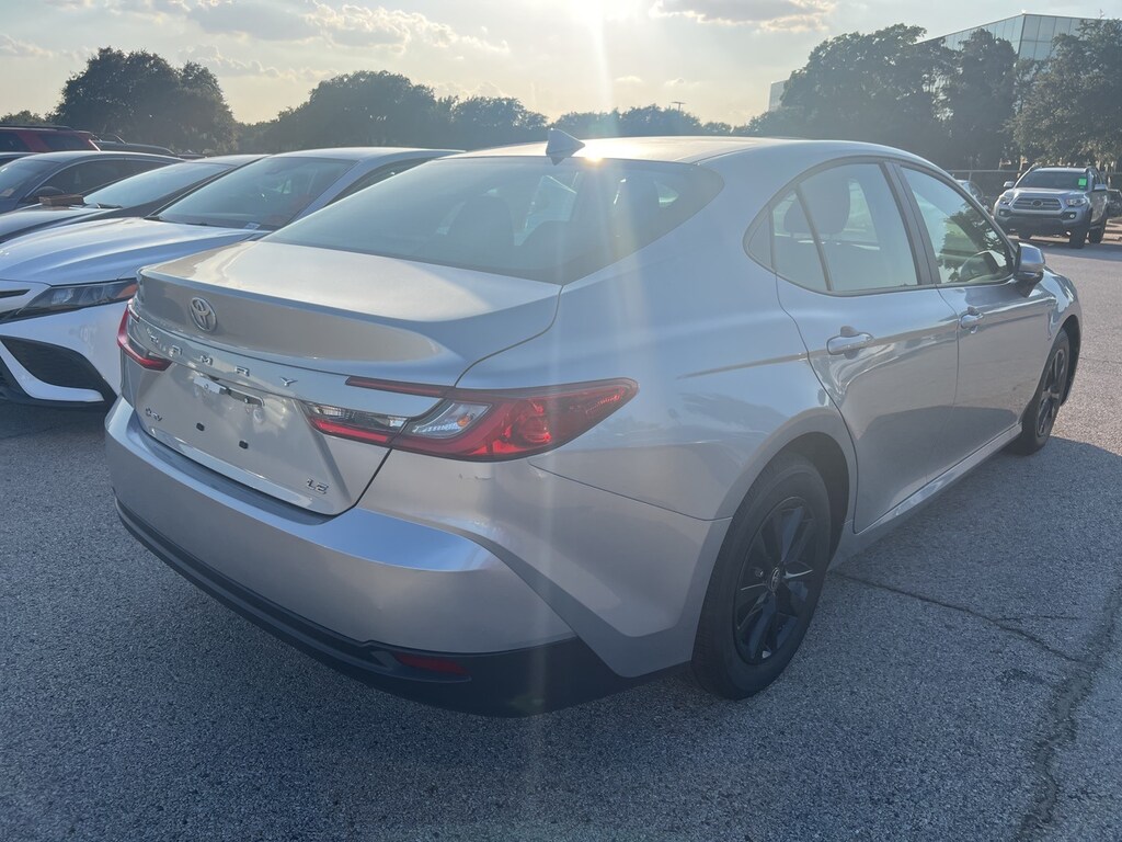 Used 2025 Toyota Camry LE w/16-Inch Silver-Finished Alloy Wheels Sedan