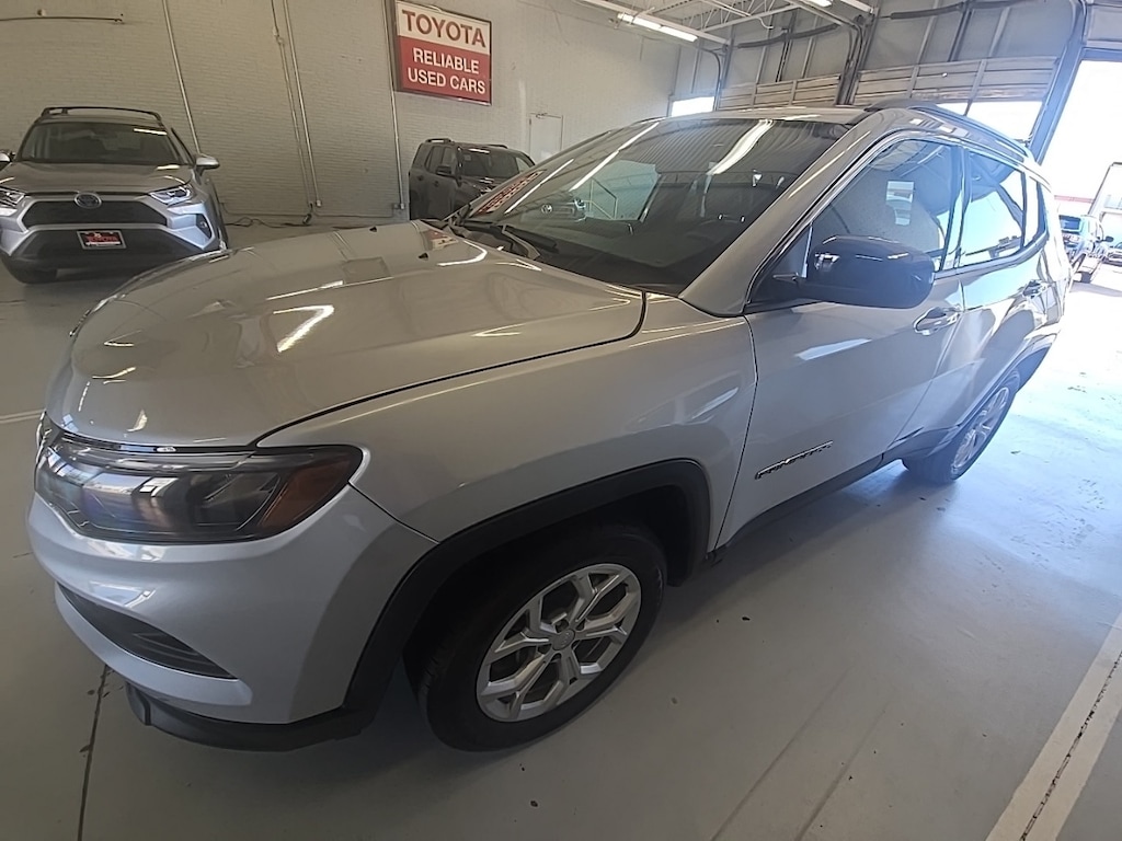 Used 2024 Jeep Compass Latitude w/17-in x 7-in Aluminum Wheels SUV