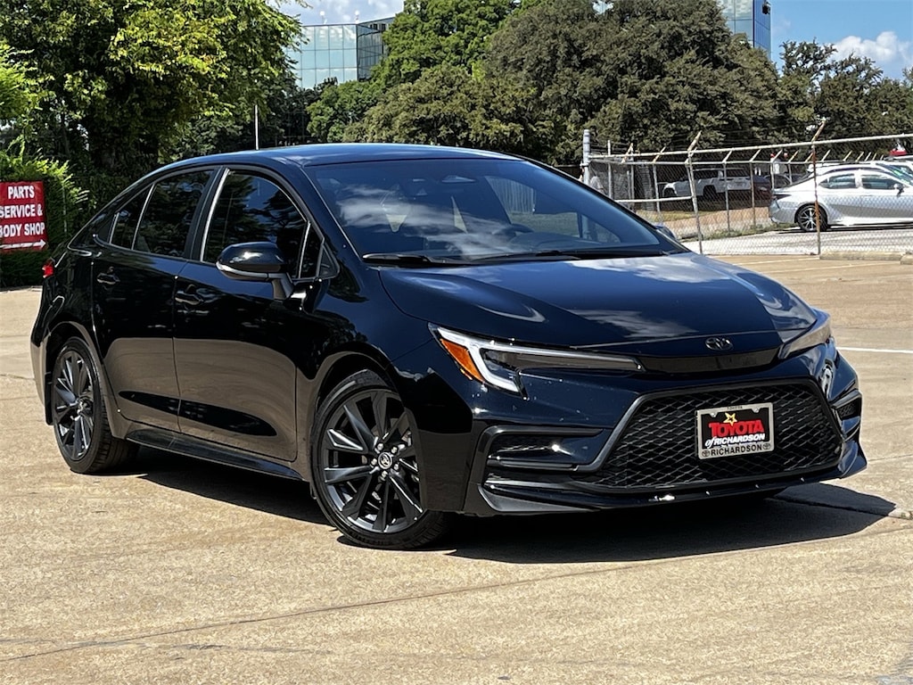 Used 2025 Toyota Corolla SE w/18-in Alloy w/Graphite-Colored Finish Sedan