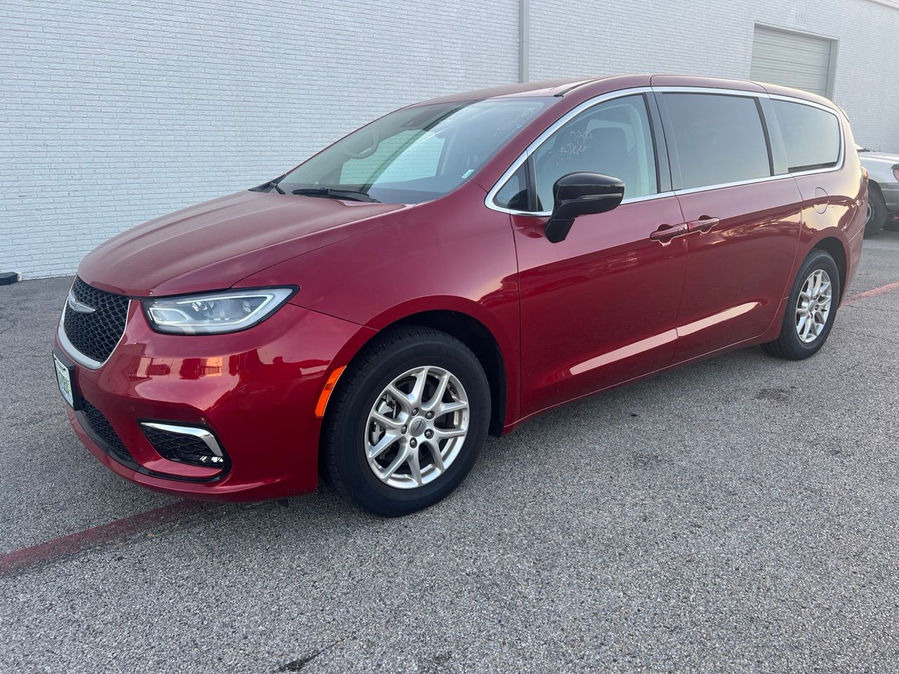 Red Hot Pearlcoat 2024 Chrysler Pacifica Minivan Front-Wheel Drive 9-Speed Automatic