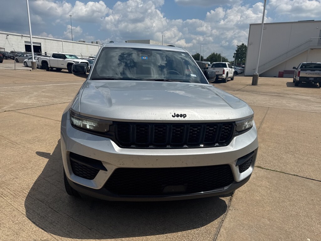 Used 2023 Jeep Grand Cherokee Altitude w/Appearance Package SUV