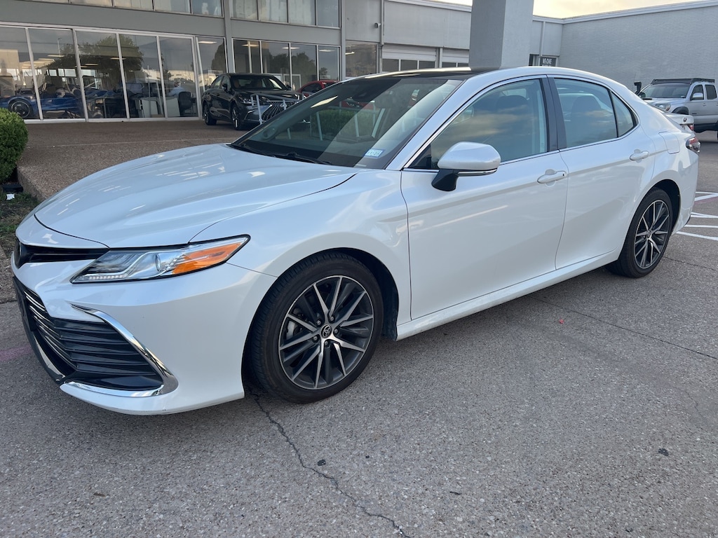Used 2023 Toyota Camry XLE w/Pano-Roof/Leather/Alloy Sedan