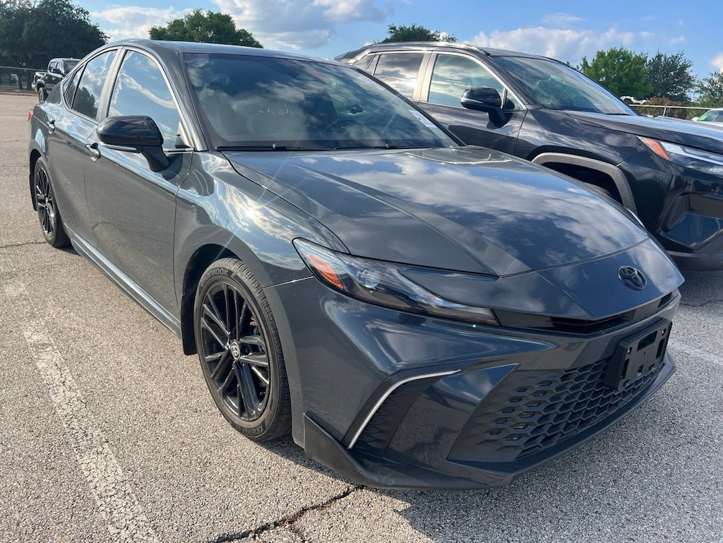 Used 2025 Toyota Camry SE w/Smart-Key/Sunroof/18-in Black-Finished Alloy Sedan
