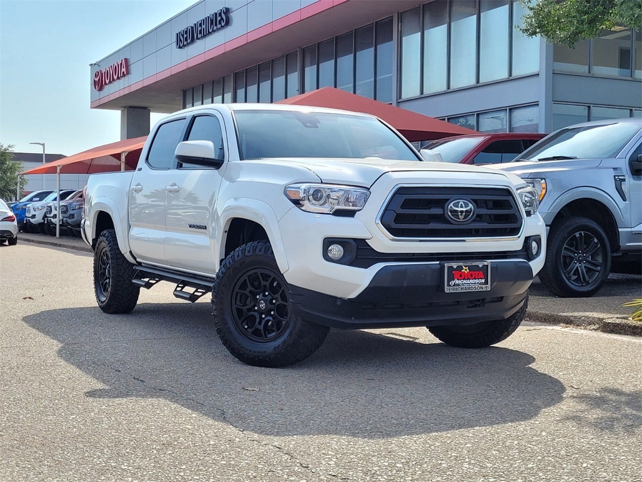 Used 2022 Toyota Tacoma SR5 with VIN 3TMAZ5CN8NM194747 for sale in Richardson, TX