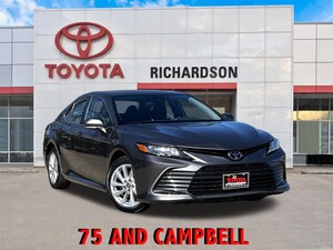 2024 Toyota Camry LE w/17-Inch Silver Alloy Wheels Sedan