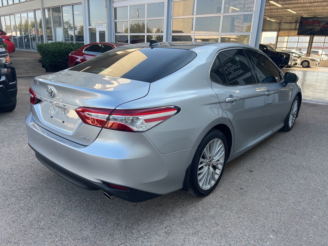 2019 Toyota Camry XLE photo 4