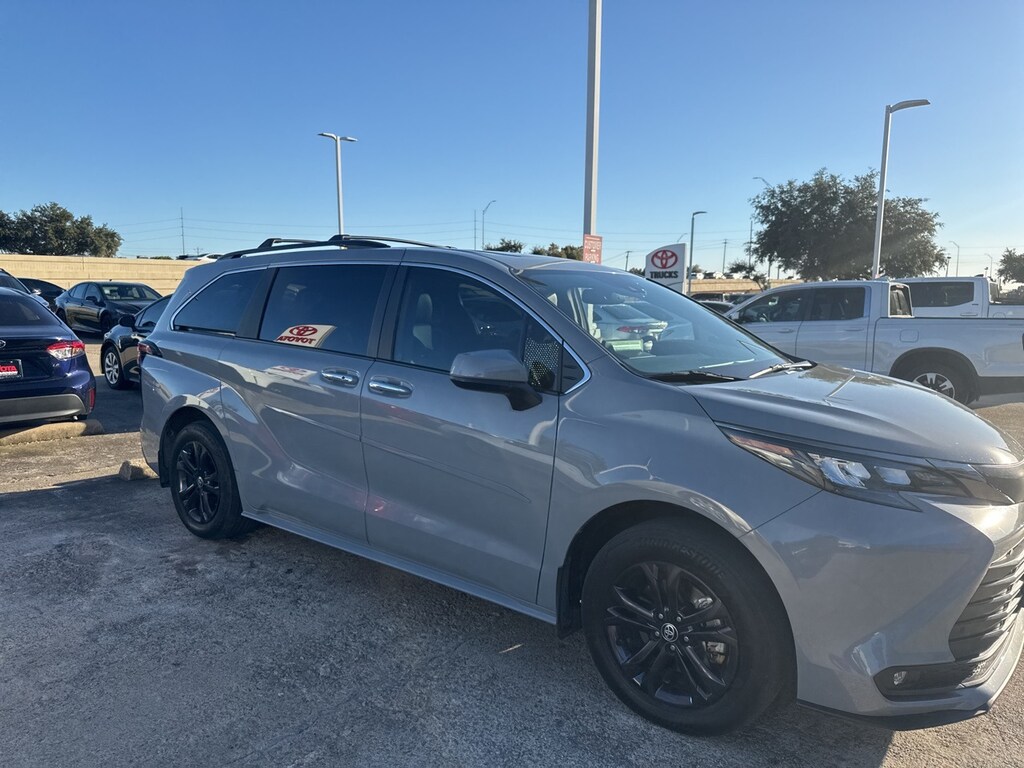Used 2024 Toyota Sienna Woodland Edition w/Navigation/Moonroof/Leather Van Passenger Van