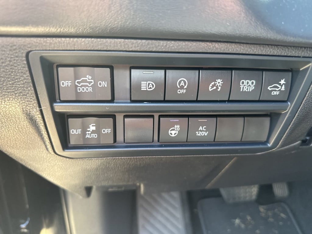 Used 2025 Toyota Tundra Platinum w/Navigation/HUD/20-Inch Dark Painted All Truck CrewMax