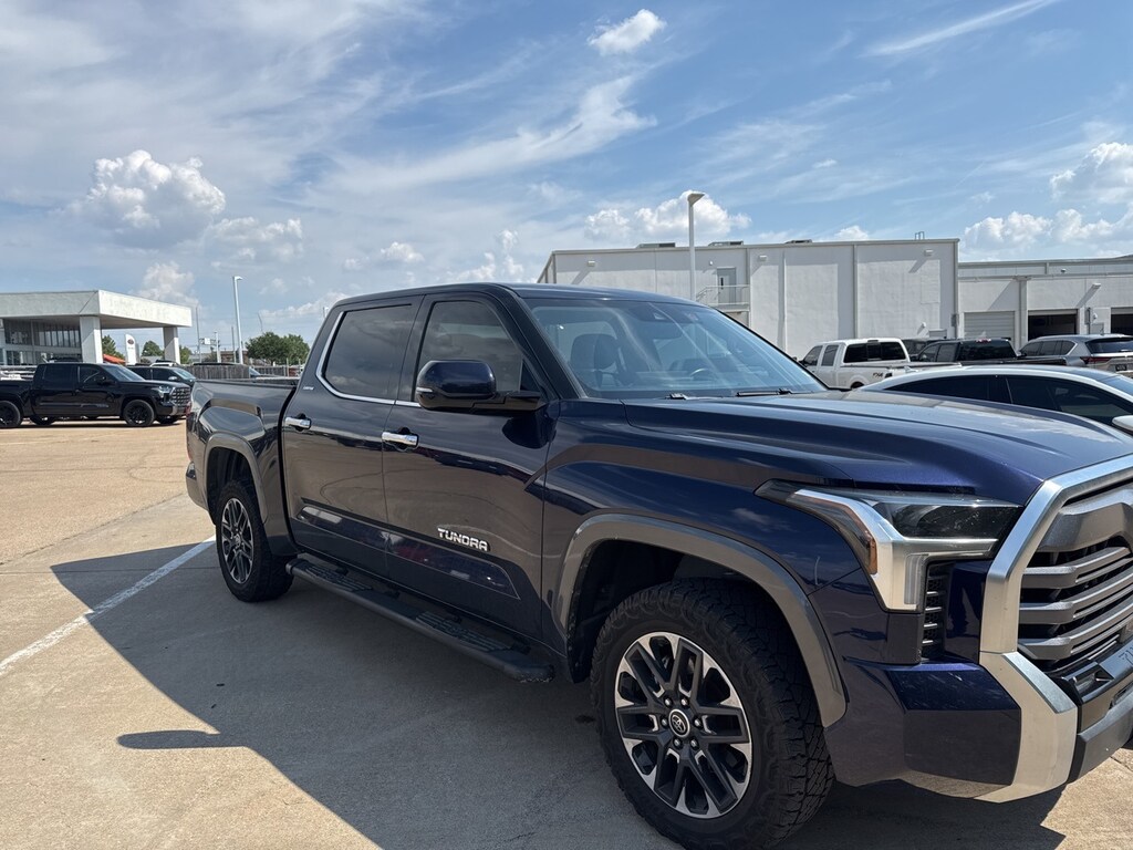 Used 2022 Toyota Tundra Limited w/Navigation/20-Inch Alloy Wheels Truck CrewMax