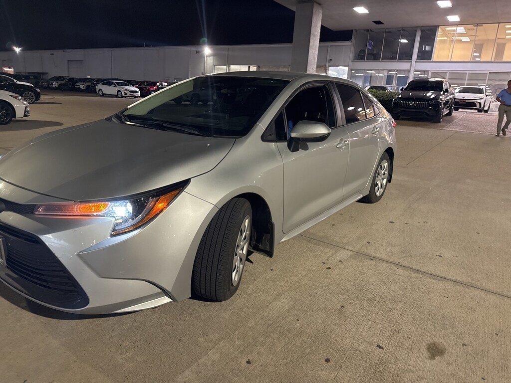 Used 2024 Toyota Corolla LE w/8-in Toyota Audio Multimedia Sedan