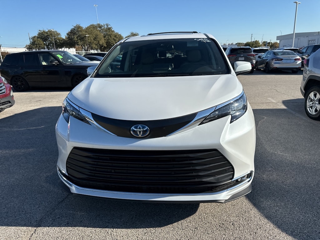 Used 2024 Toyota Sienna XLE w/ Leather & Sunroof For Sale in Richardson