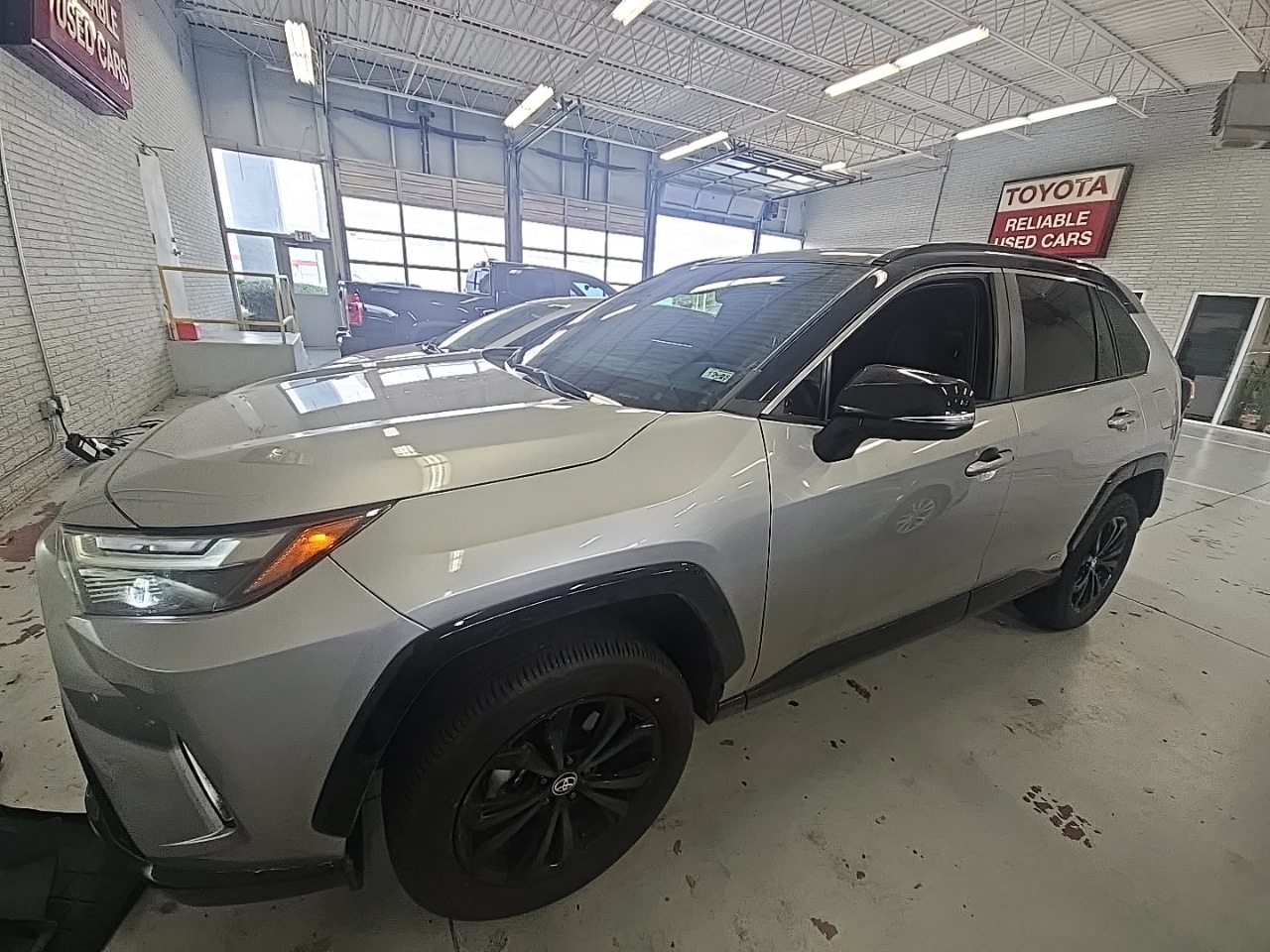 2023 Toyota RAV4 XSE's photo